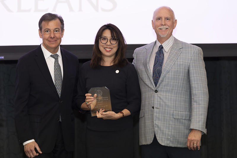 Cynthia Lee Sheng '89 receiving the Alumna of the Year Award at the 2023 College of Business Luncheon